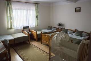 Отели типа «постель и завтрак» Wynajem pokoi Anna Шафляры Четырехместный номер с собственной ванной комнатой-3